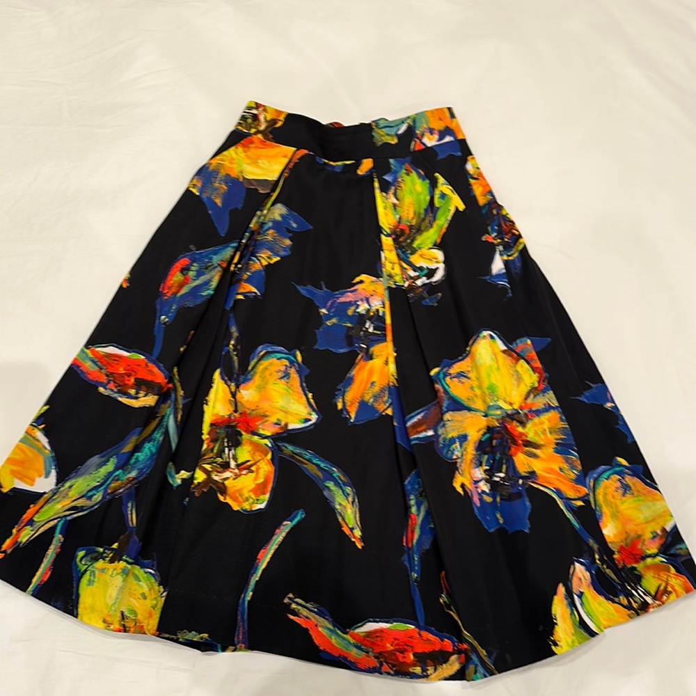 Milky floral skirt
